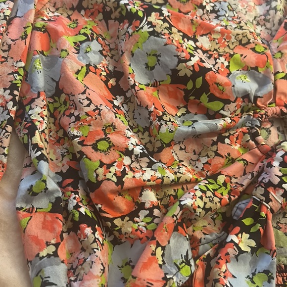 SO Loose Fitting Large Floral Crop Top - Picture 6 of 8